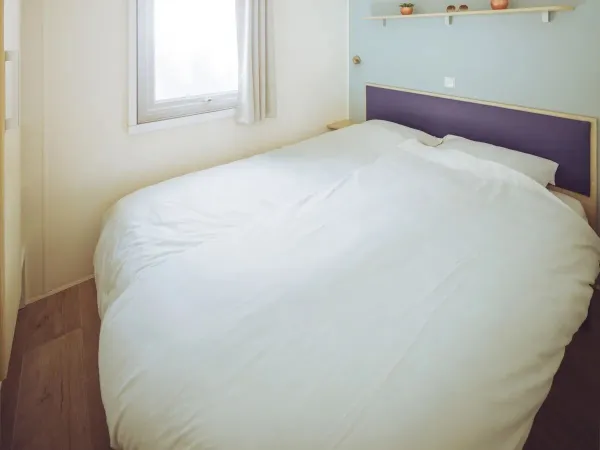 Das Zimmer Roan Premium mit einem Doppelbett.