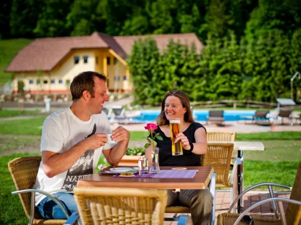 Gemütliche Terrasse auf dem Roan Camping Bella Austria.