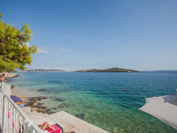 Der Campingplatz Roan Amadria Park Trogir liegt direkt am Meer.