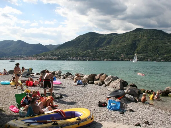 Kieselstrand in der Nähe des Roan-Campingplatzes Eden.