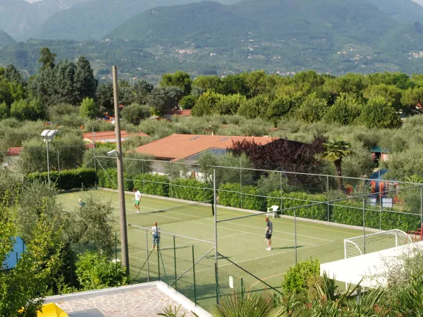 Tennisplatz auf dem Roan-Campingplatz Eden.