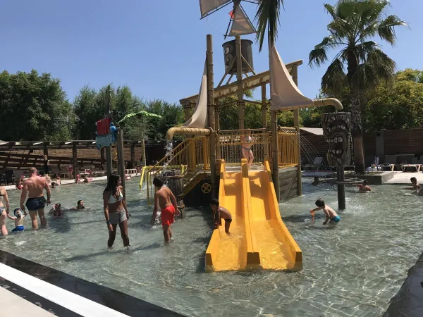 Wasserspielplatz auf dem Campingplatz Roan La Masia.