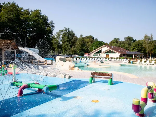 Freizeitpark und Schwimmbad auf dem Campingplatz Roan de Bonnal.