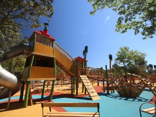 Kinderspielplatz auf dem Roan Camping Du Verdon.