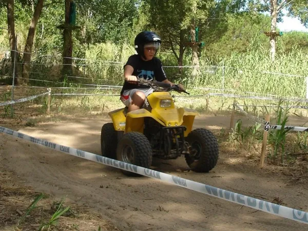 Quadfahren in der Nähe von Roan Camping Les Sablines.