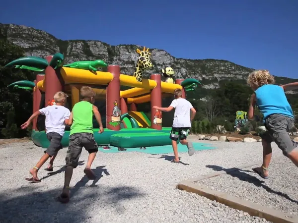 Luftkissen auf dem Campingplatz Roan L'Ideal.