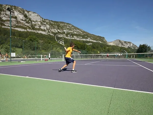 Tennis auf dem Campingplatz Roan L'Ideal.