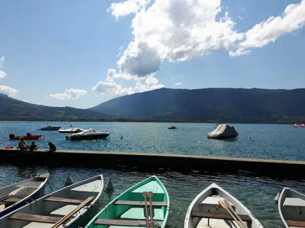 Der See von Annecy am Roan Camping L'Ideal.