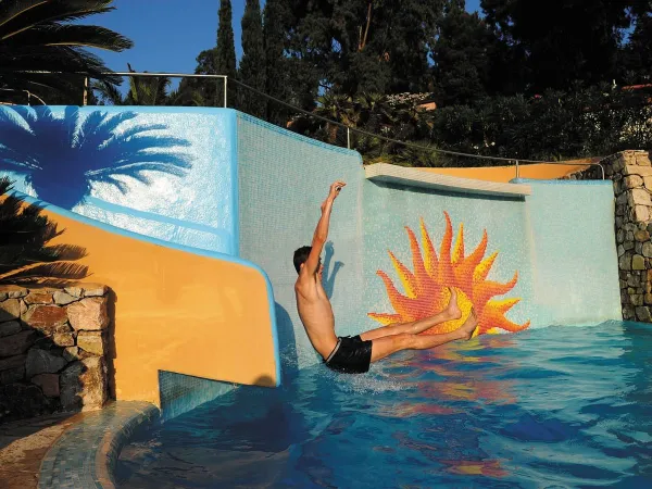 Schwimmübungen auf dem Campingplatz Roan in Rosselba.