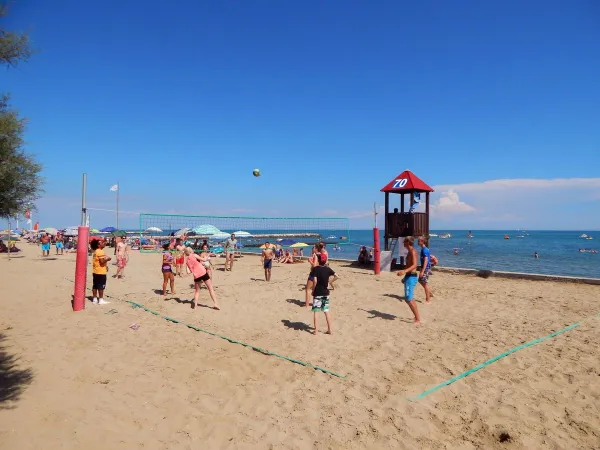 Beachvolleyball auf dem Campingplatz Roan Pra'delle Torri.