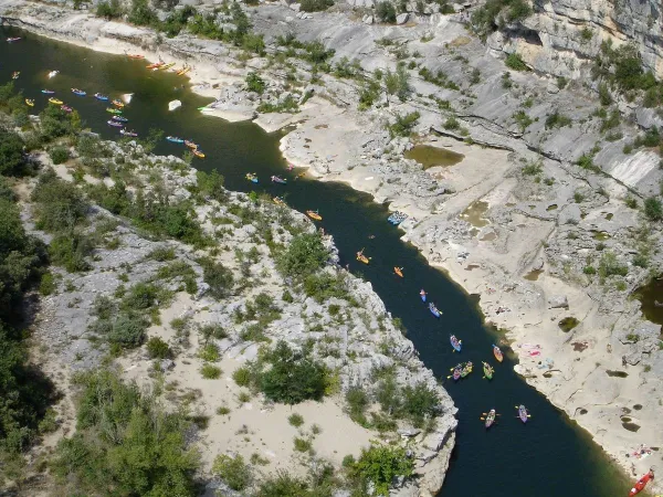 Fluss in der Nähe des Roan-Campingplatzes Le Ranc Davaine.