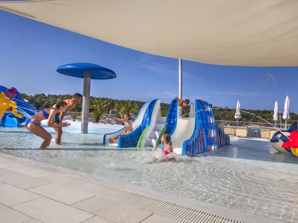 Wasserspielplatz für Kinder auf dem Roan Camping Lanterna.