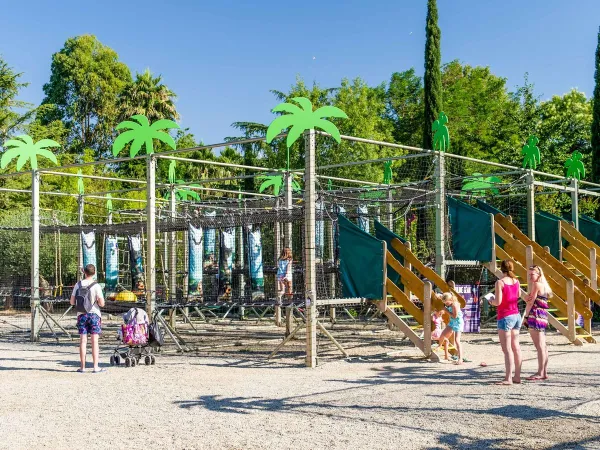 Spielplatz auf dem Campingplatz Roan La Sirène.