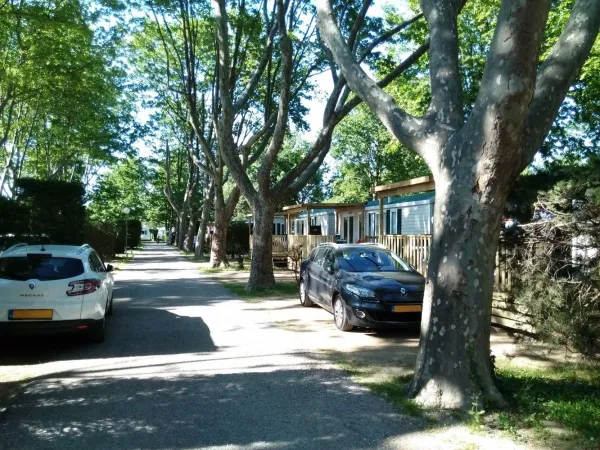 Campingstraße von La Chapelle mit Roan-Unterkünften.