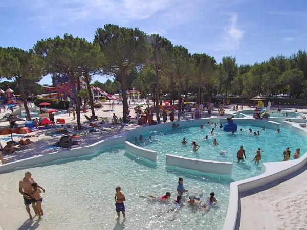 Einer der Pools auf dem Campingplatz Union Lido in Roan.