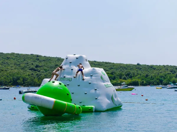 Wasserkissen auf dem Roan-Campingplatz Vestar.