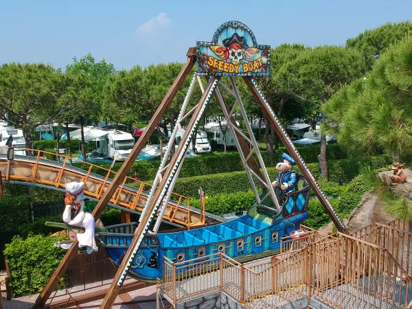 Schiffschaukel auf dem Campingplatz Union Lido in Roan.