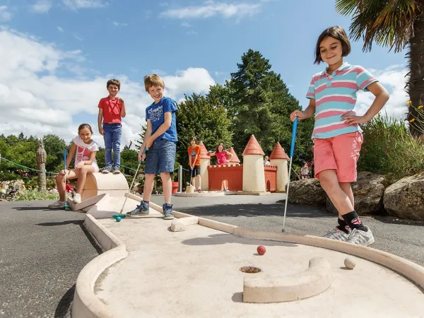 Minigolf auf dem Campingplatz Roan des Ormes.