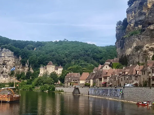 Das Dorf Sarlat in der Nähe von Roan camping Avit Loisirs.