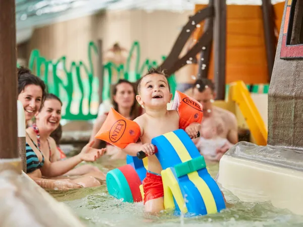 Kleinkinderbecken auf dem Campingplatz Roan Terspegelt.