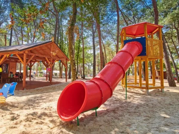 Kleiner Spielplatz auf dem Roan Camping Stella Maris.