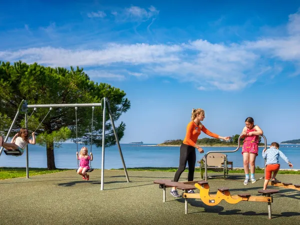 Spielplatz auf dem Roan Camping Polari.