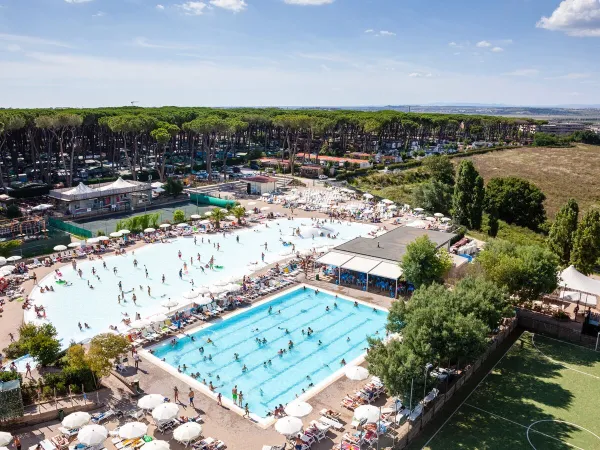 Übersicht Schwimmbad auf dem Campingplatz Roan Fabulous.