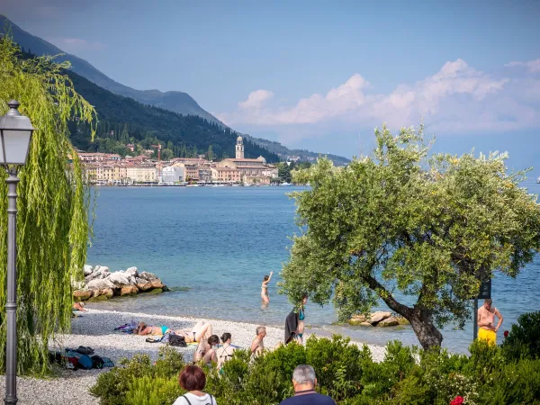 Blick auf den Gardasee beim Roan Camping Eden.