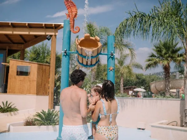 Vater, Mutter und Sohn auf dem Roan-Campingplatz Caballo de Mar.