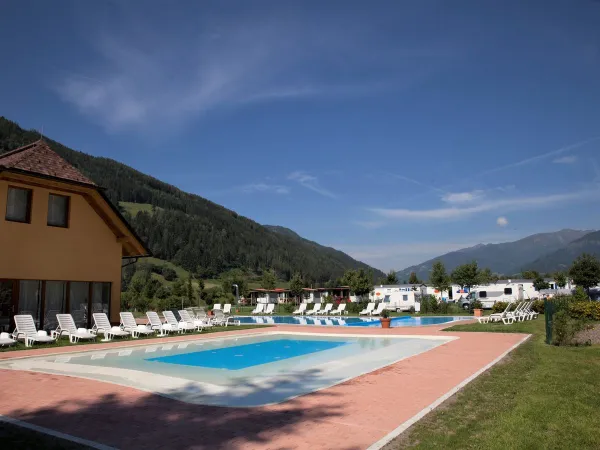 Übersicht der Schwimmbäder auf dem Roan Camping Bella Austria.