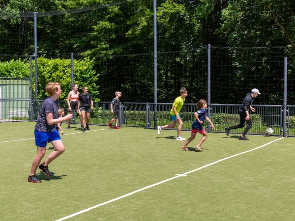 Der Fußballplatz auf dem Roan Camping Birkelt.