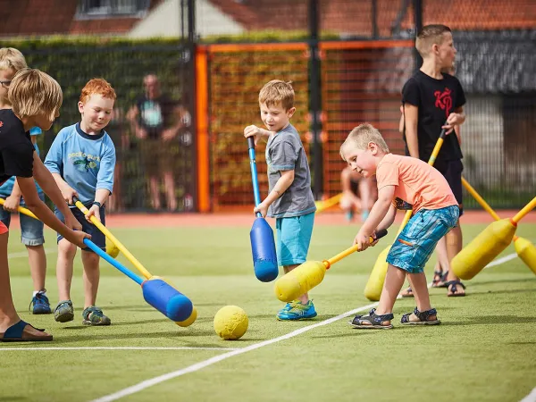 Kinderclub für Outdoor-Aktivitäten auf dem Campingplatz Roan Terspegelt.