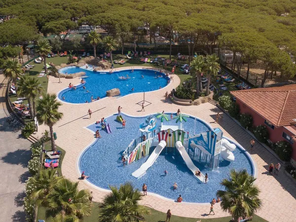 Übersicht der Schwimmbäder auf dem Roan Campingplatz Bella Terra.