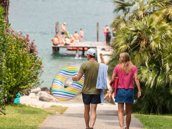 Auf dem Weg zum Strand auf dem Roan Camping Eden.