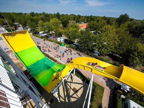 Halfpipe-Rutsche auf dem Roan-Campingplatz Marina Di Venezia.