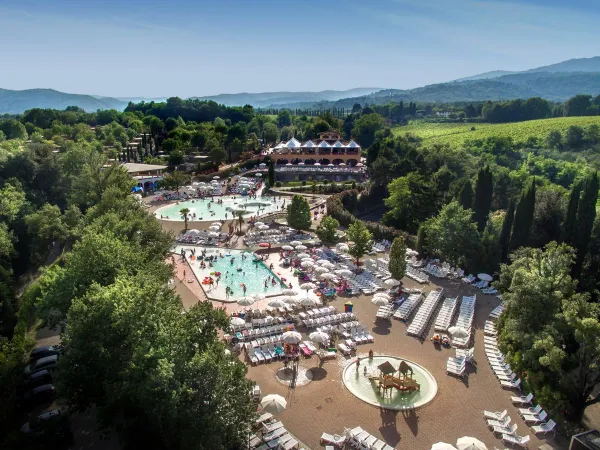 Übersicht Kinderbecken oben auf dem Campingplatz Roan hu Norcenni Girasole village.