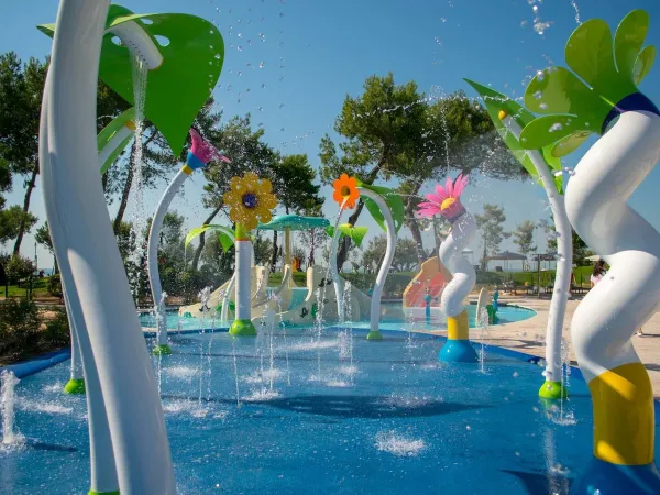 Spielplatz-Pool auf dem Campingplatz Roan Mediterraneo.