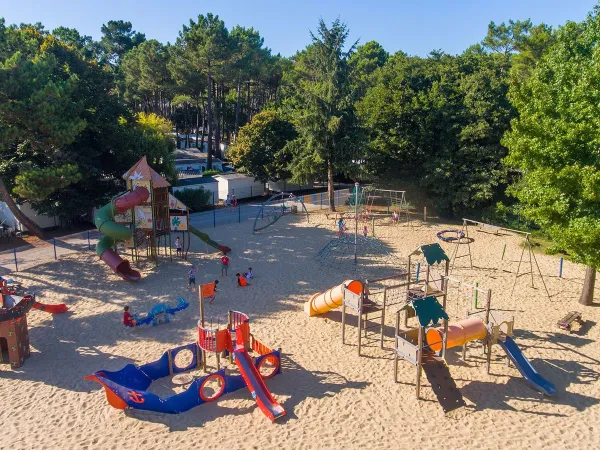 Spielplatz auf dem Campingplatz Roan Le Vieux Port.