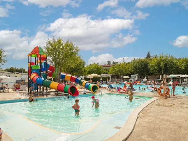 Kinder im Pool auf dem Roan Camping Butterfly.