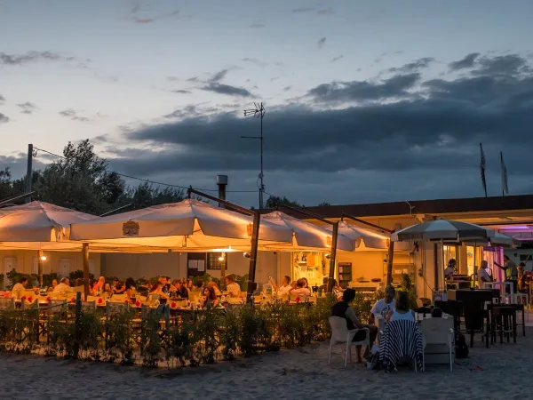 Abendterrasse in der Nähe von Roan camping Adriano Village.