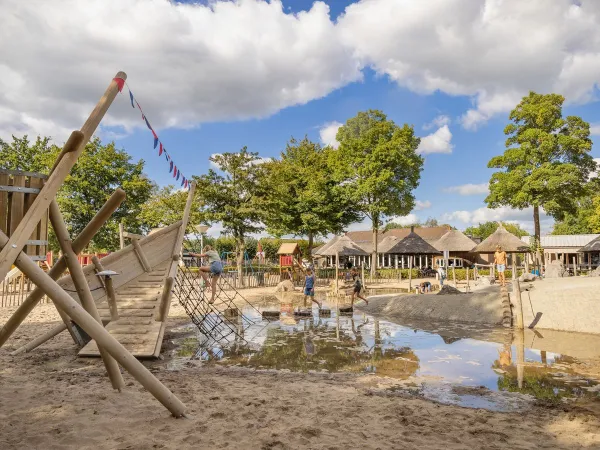 Spielplatz im Freien auf dem Campingplatz Roan Het Genieten.