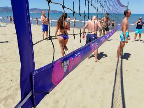 Beachvolleyball in Roan im Orbetello Camping Village.