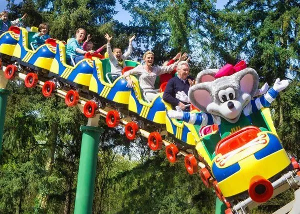 Achterbahn im Vergnügungspark Julianatoren, in der Nähe des Roan Camping Ackersate.