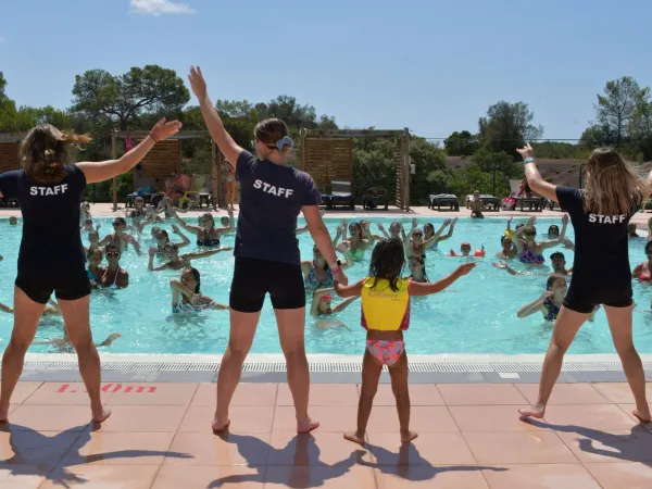 Pool-Animation auf dem Campingplatz Roan La Pierre Verte.