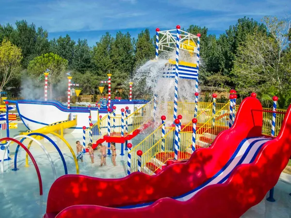 Wasserspielplatz auf dem Campingplatz Roan Serignan Plage.