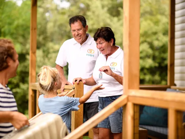 Das Personal des Campingplatzes Roan auf dem Campingplatz I Pini.