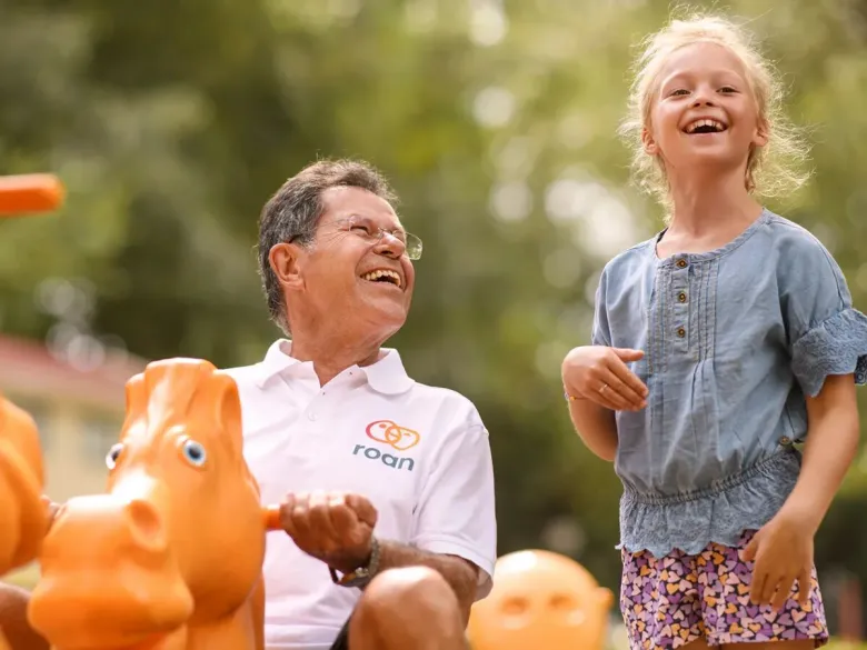 Spaß mit dem Personal des Roan Campingplatzes Amadria Park Trogir.