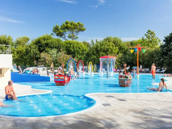 Übersicht Schwimmbad auf dem Roan Campingplatz San Francesco.