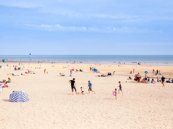 Sandstrand des Campingplatzes Le Domaine de Beaulieu in Roan.