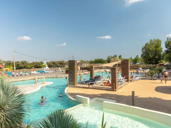 Übersicht Schwimmbad auf dem Campingplatz Roan Méditerranée Plage.